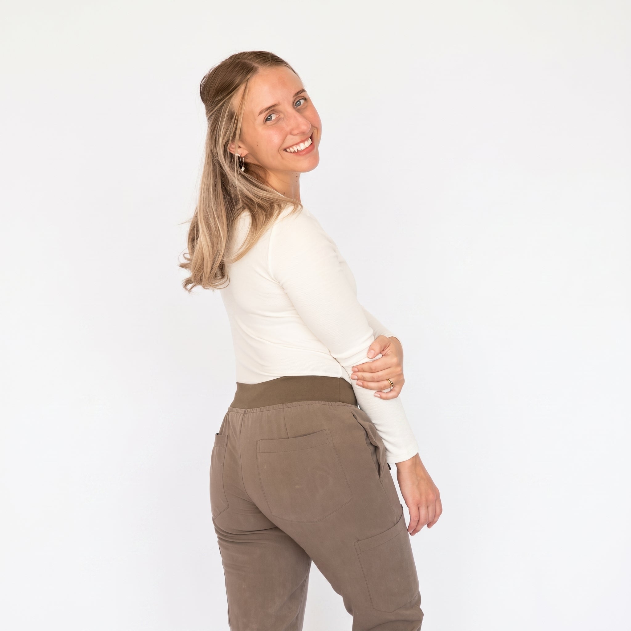 AeroKnit Seamless Underscrub — lifestyle view